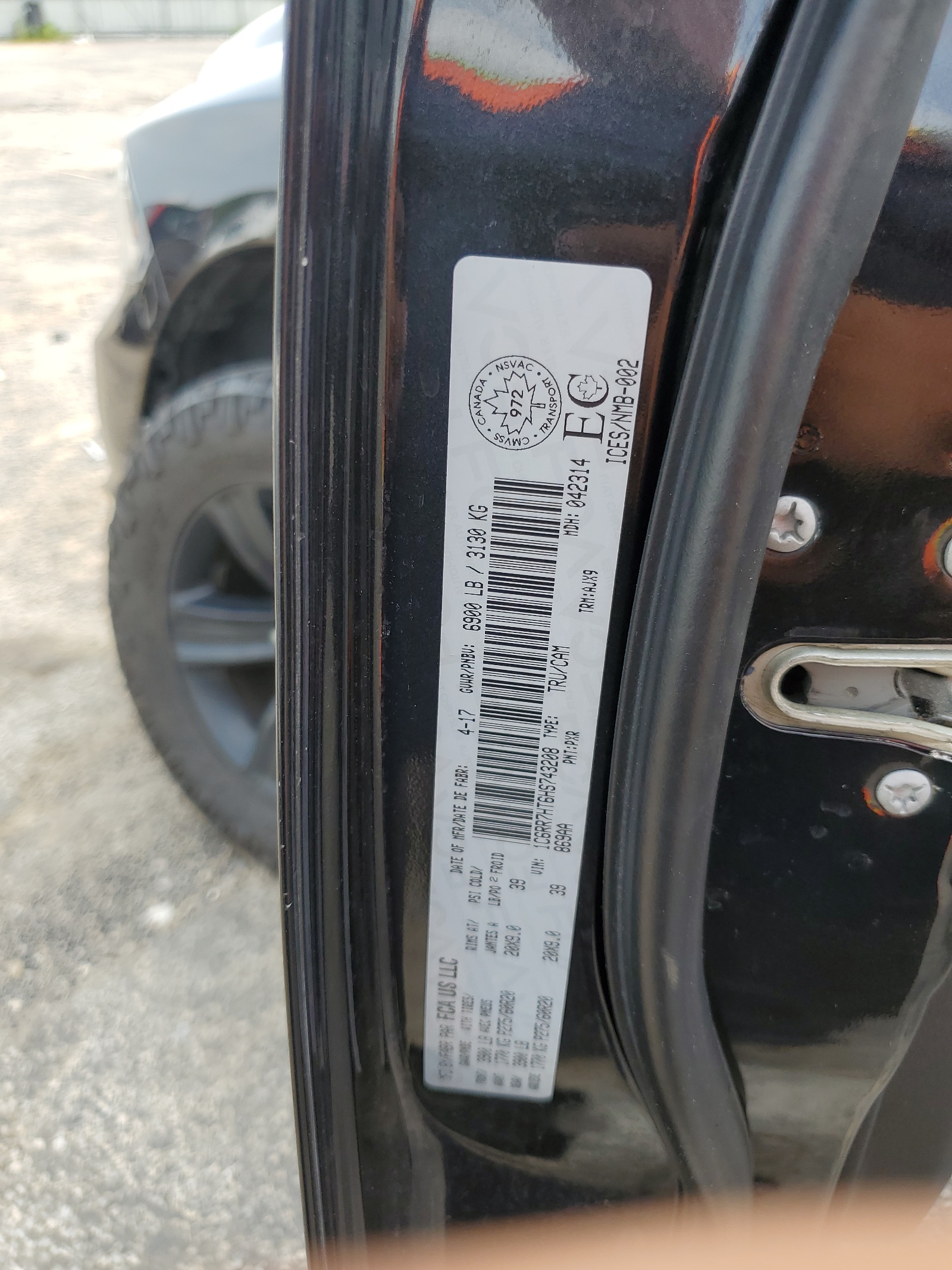 1C6RR7HT6HS743208 2017 Ram 1500 Sport