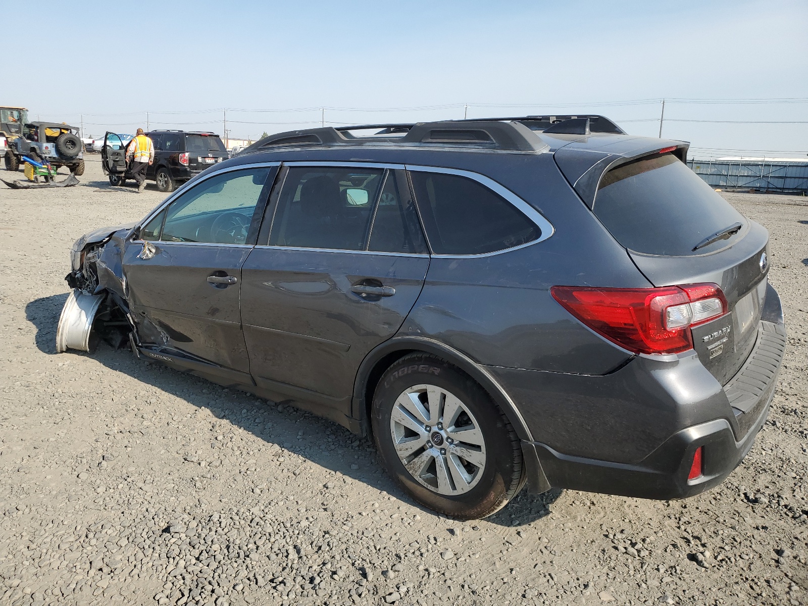 4S4BSADC8J3275656 2018 Subaru Outback 2.5I Premium