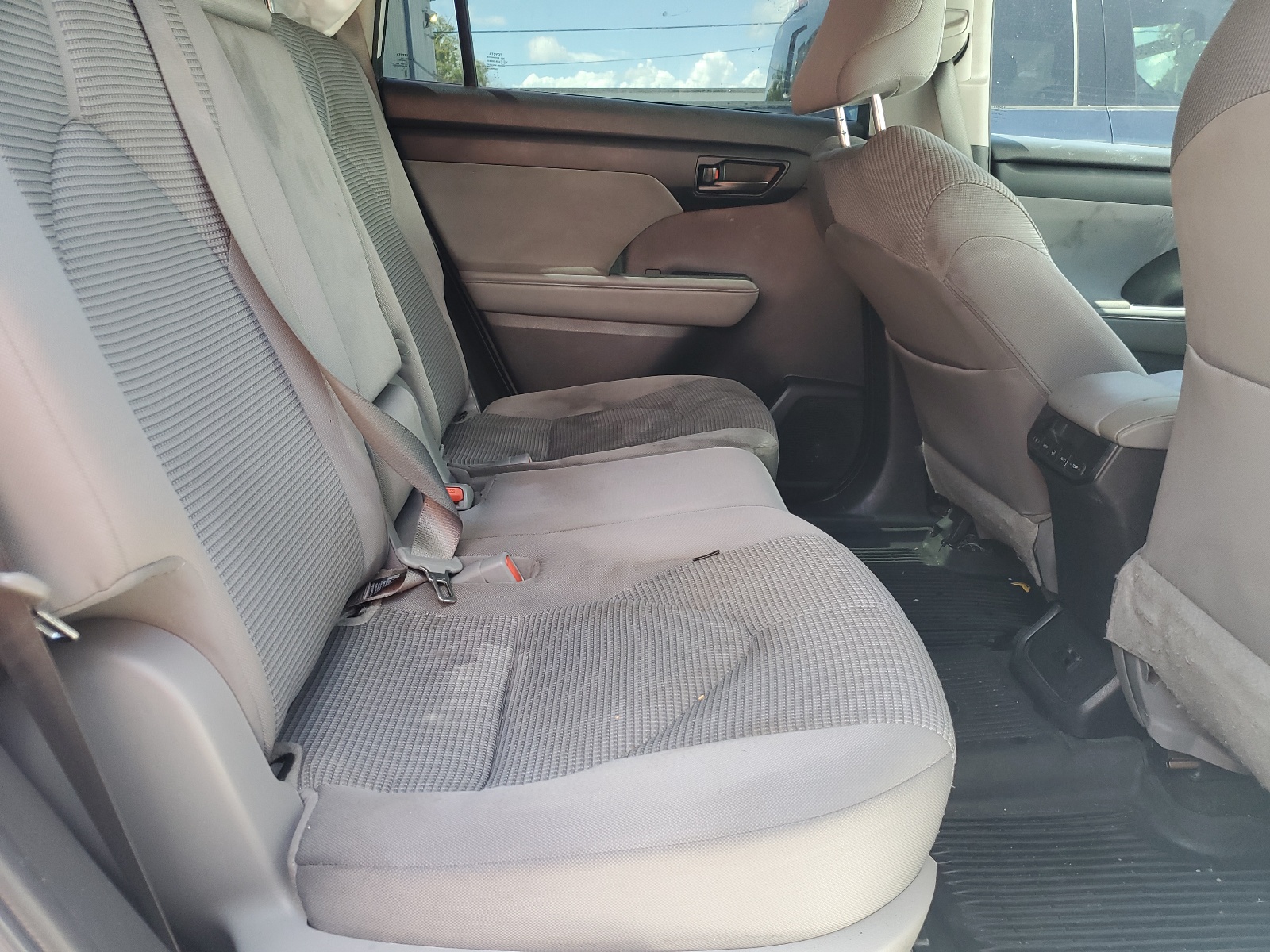 5TDCZRAH7NS098959 2022 Toyota Highlander L