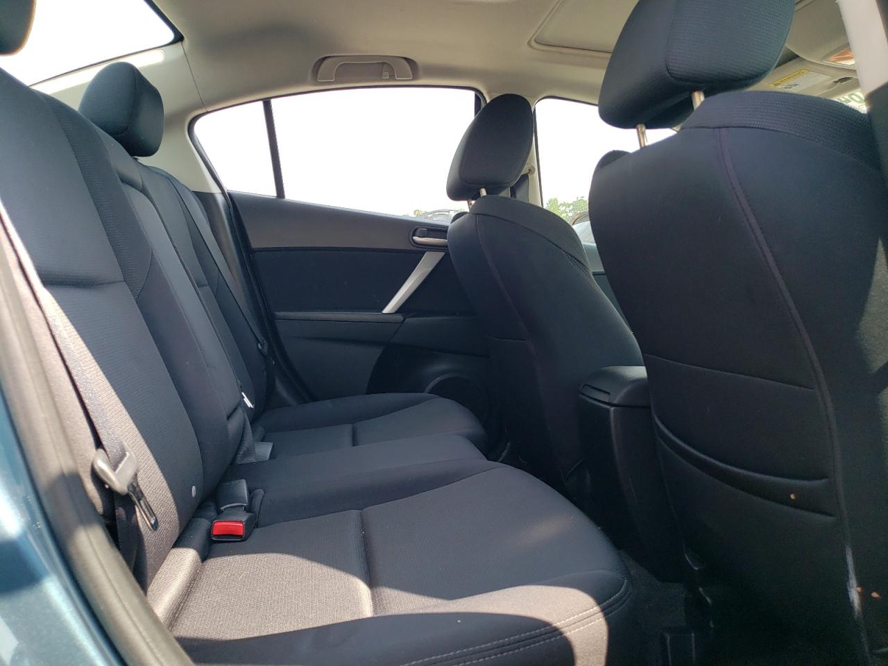 2010 Mazda 3 S VIN: JM1BL1S61A1231640 Lot: 61840694