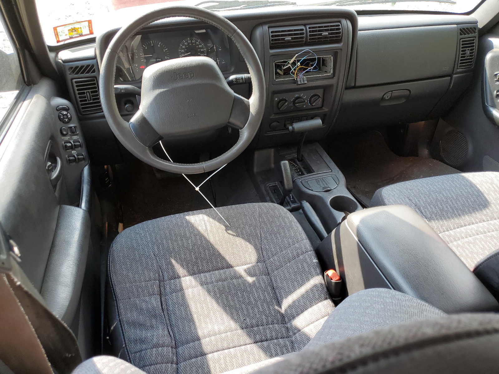 1J4FF48S6YL161415 2000 Jeep Cherokee Sport