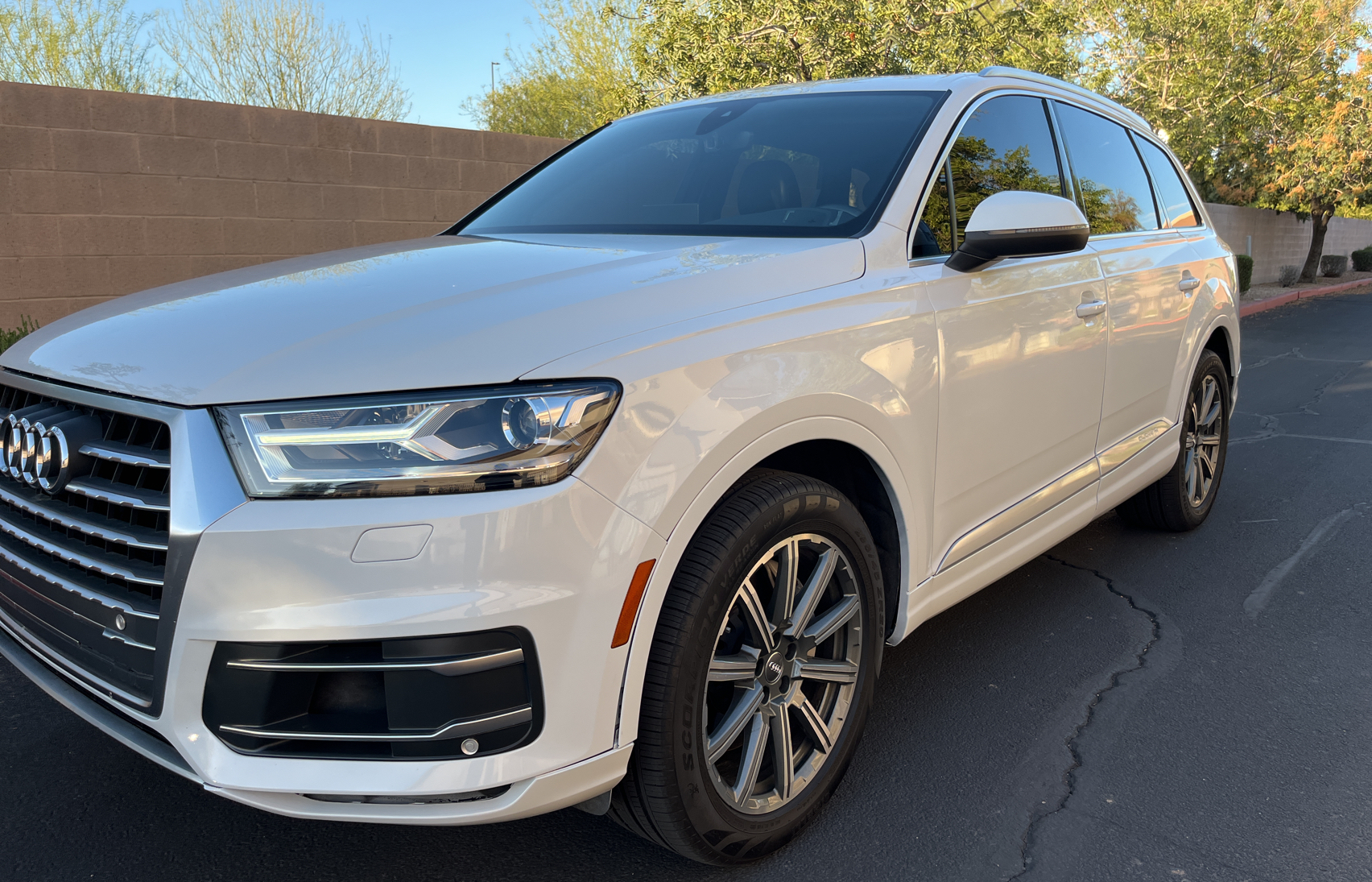 2018 Audi Q7 Premium Plus vin: WA1LAAF7XJD043785