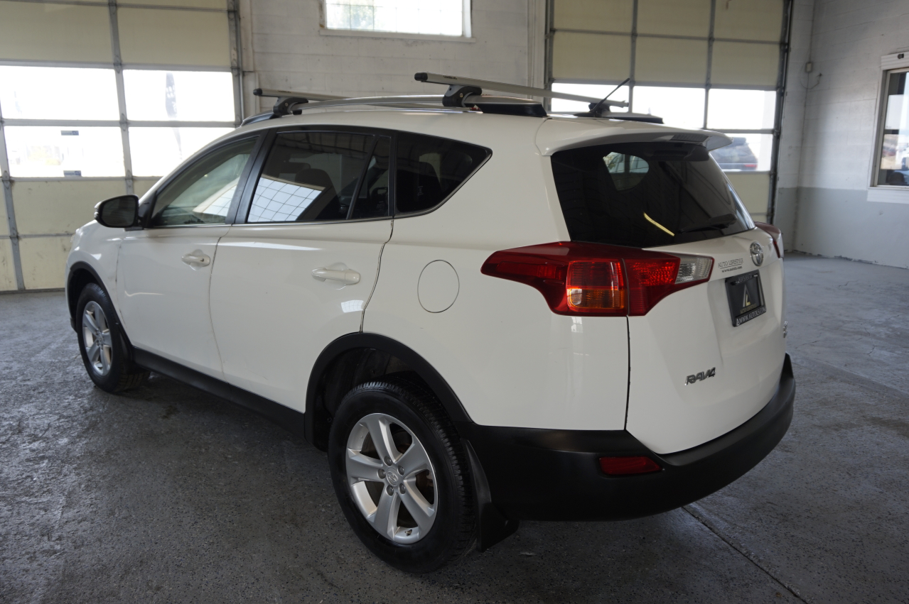 2014 Toyota Rav4 Xle vin: JTMRFREV7ED058122