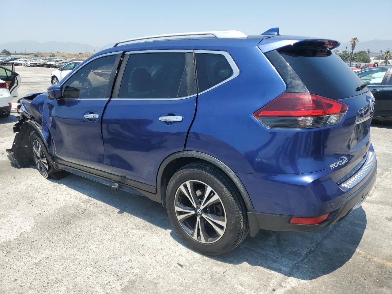 JN8AT2MT2KW266555 2019 NISSAN ROGUE - Image 2