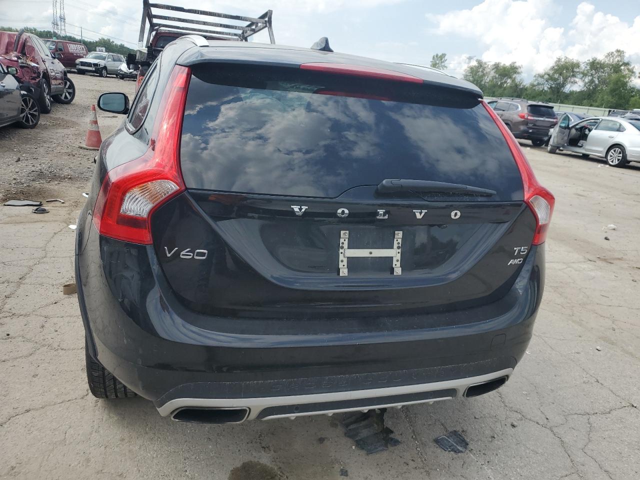 2018 Volvo V60 Cross Country Premier VIN: YV440MWK3J2055577 Lot: 64080234