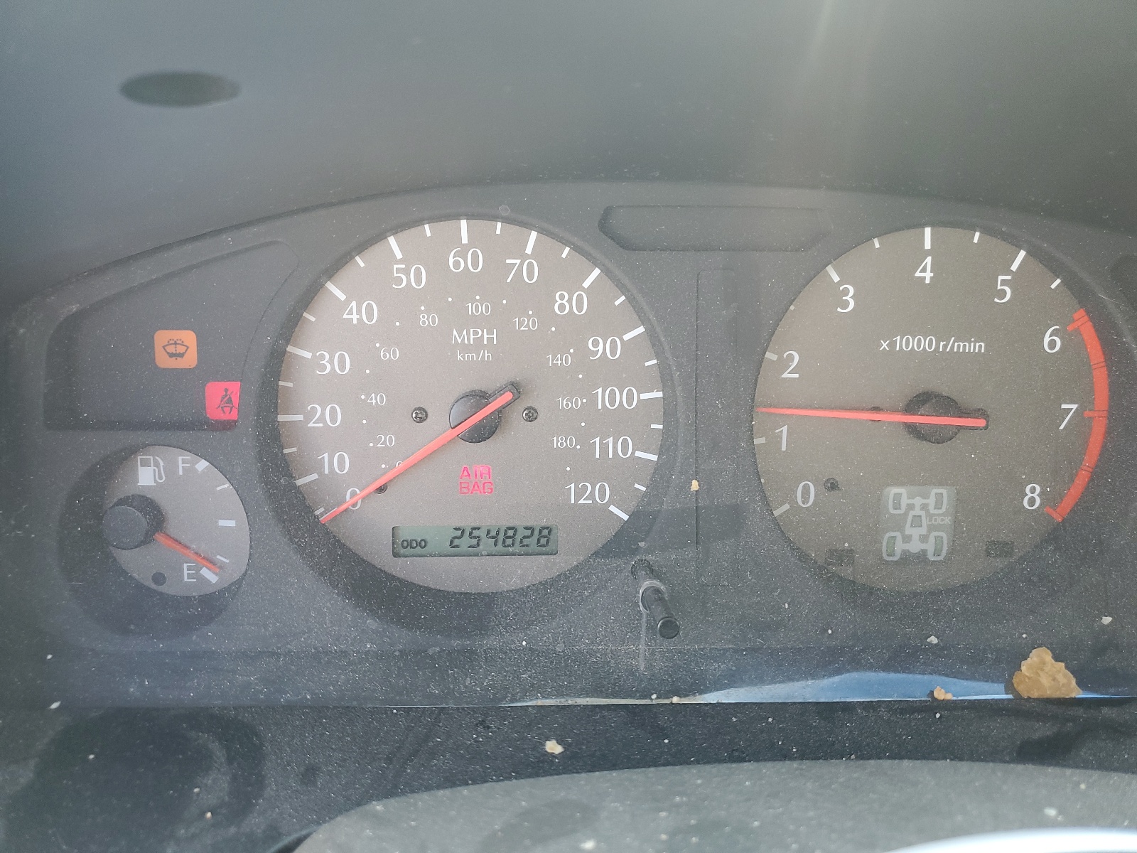 JNRAR07YXYW075903 2000 Infiniti Qx4