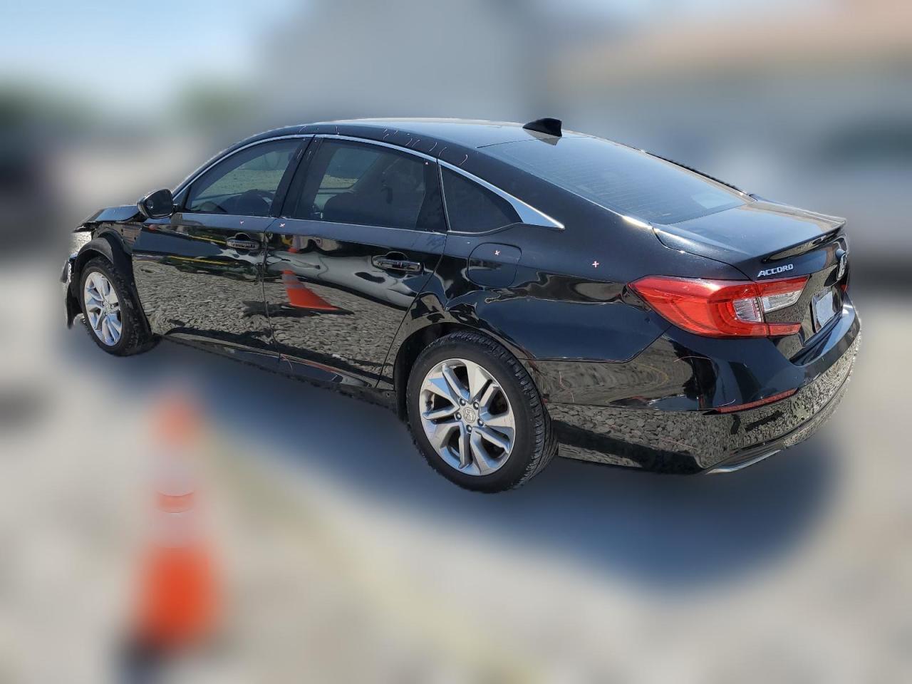 1HGCV1F19JA128240 2018 HONDA ACCORD - Image 2