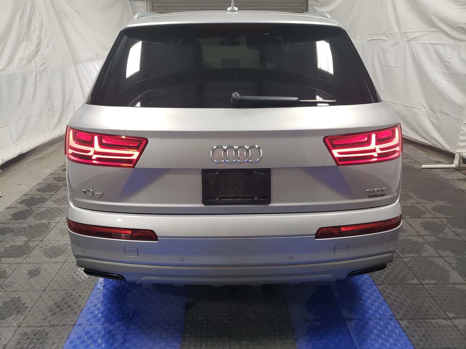 WA1AAAF74JD053249 2018 Audi Q7 Premium