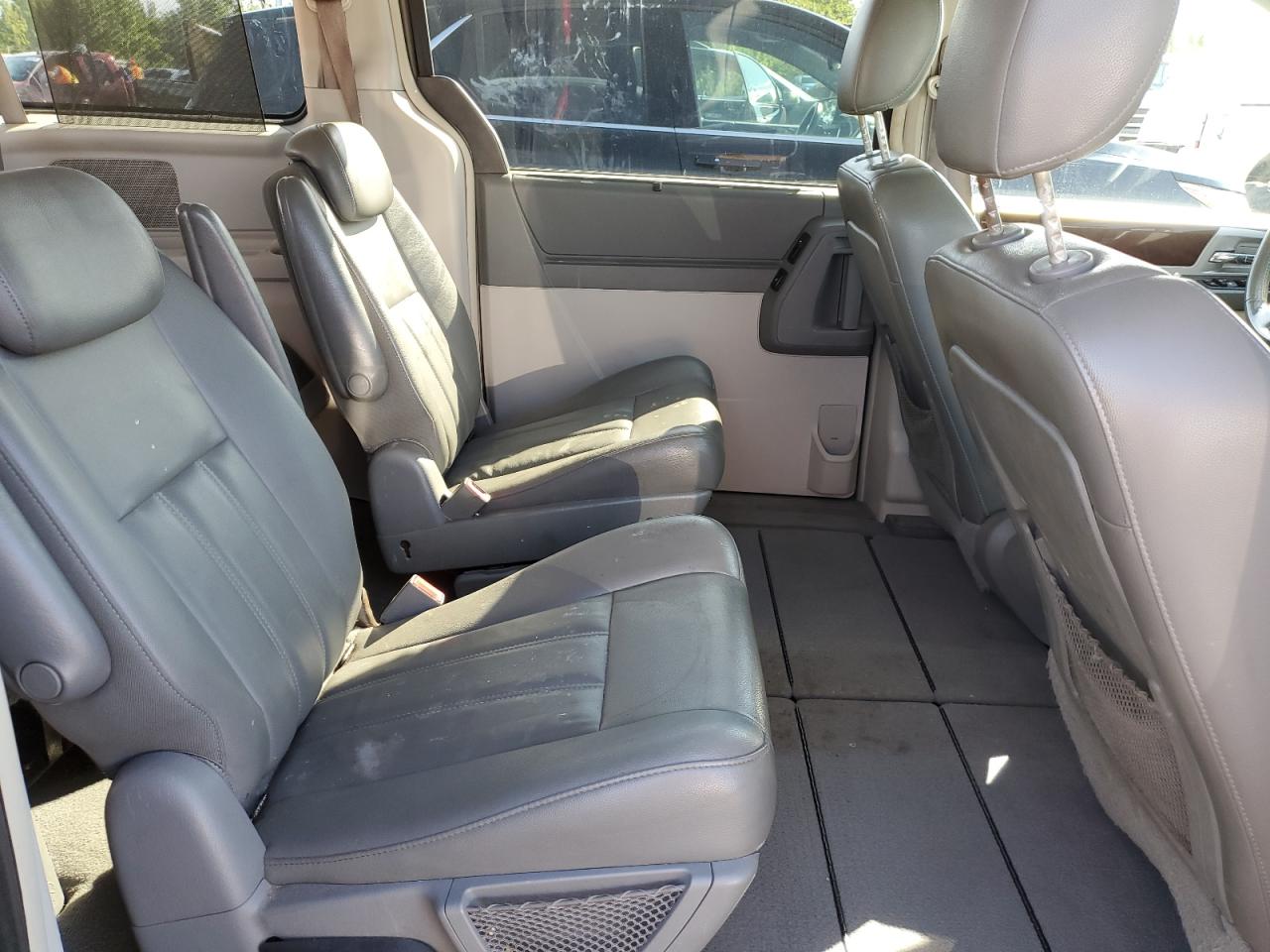 2010 Chrysler Town & Country Touring VIN: 2A4RR5D12AR267364 Lot: 61326694