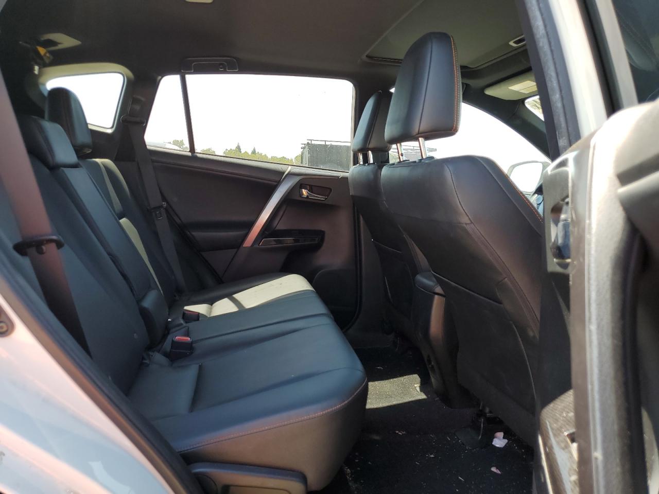 2018 Toyota Rav4 Se VIN: JTMJFREV7JJ180925 Lot: 63512194