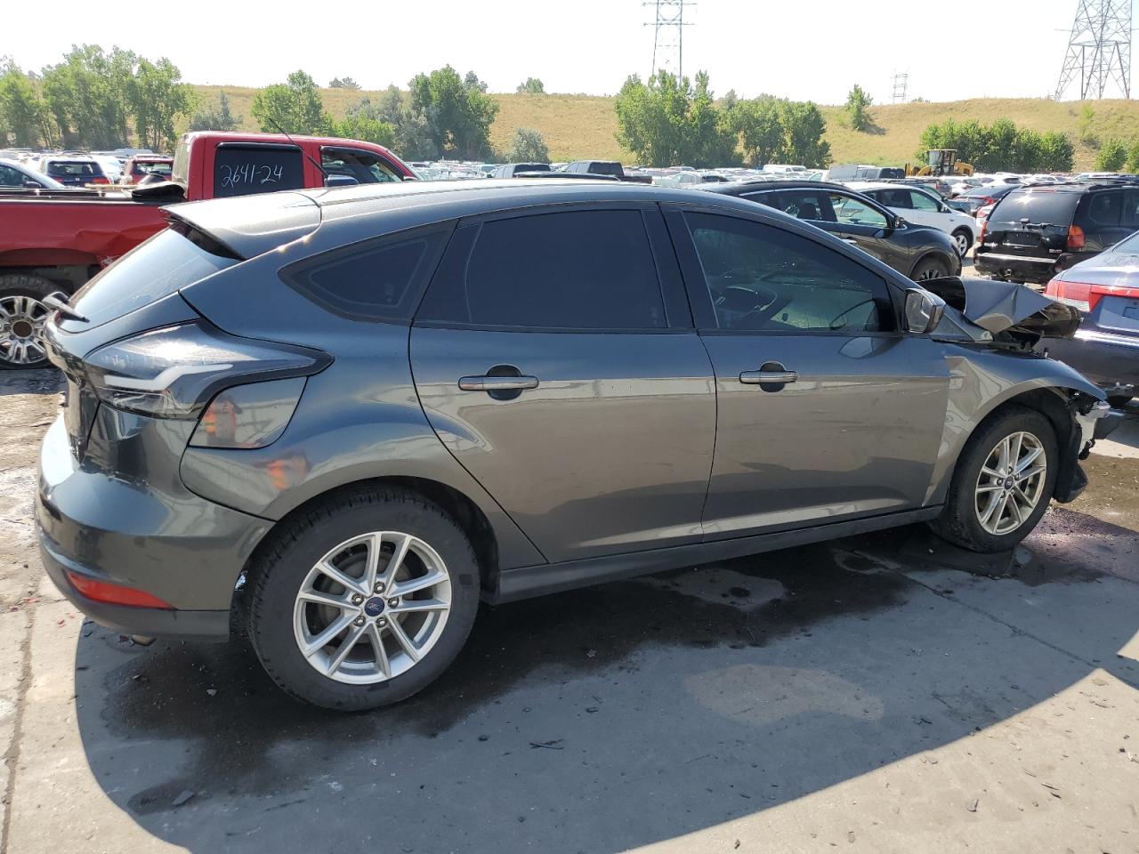 VIN 1FADP3K23JL258371 2018 FORD FOCUS no.3