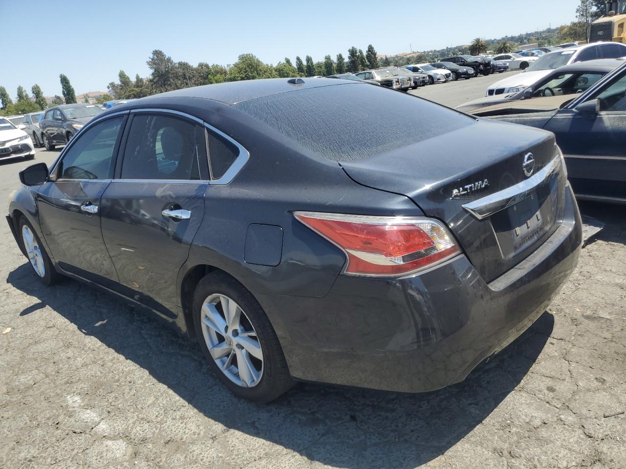 2015 Nissan Altima - Image 2