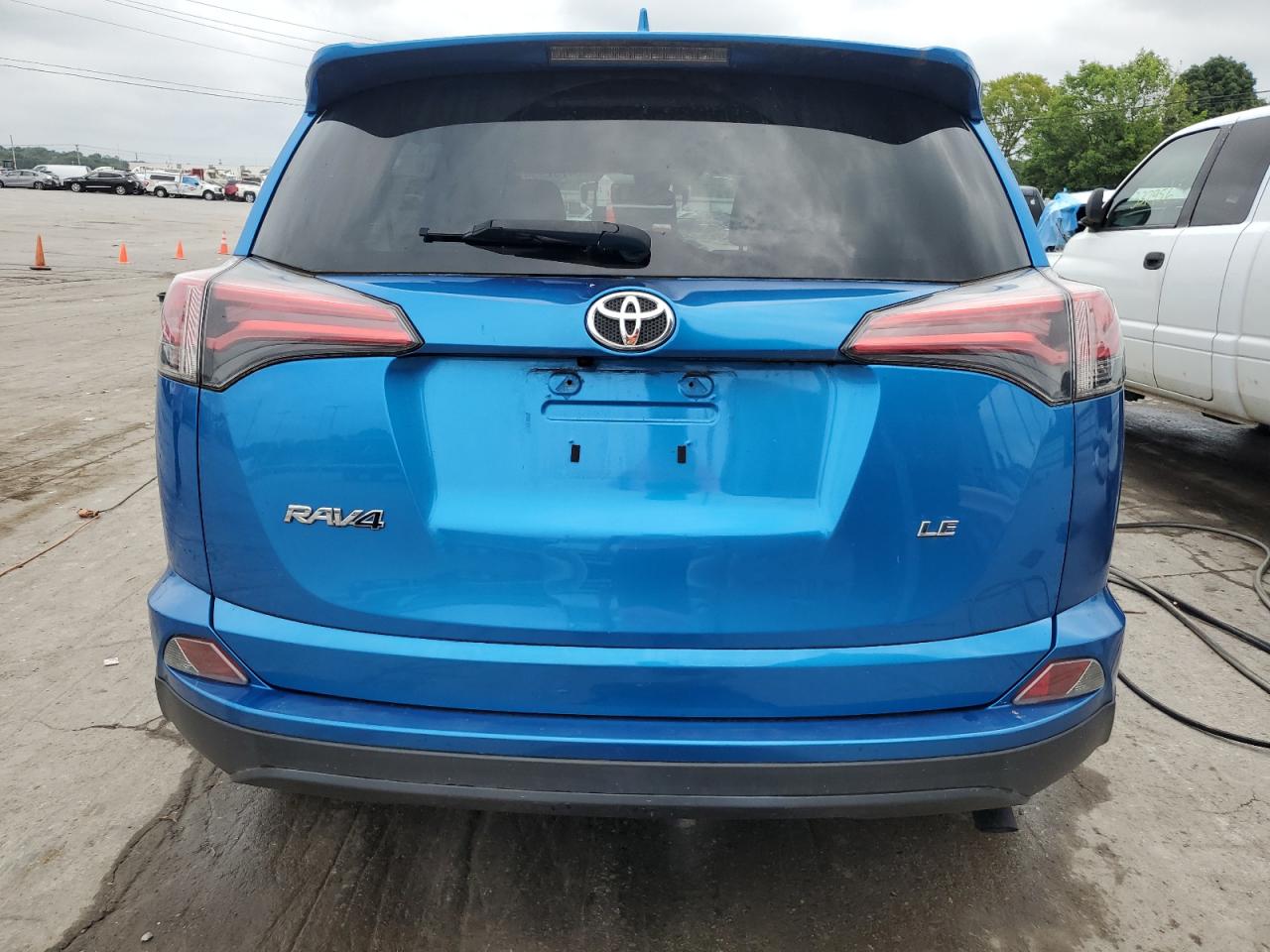 JTMZFREV7HJ146237 2017 Toyota Rav4 Le