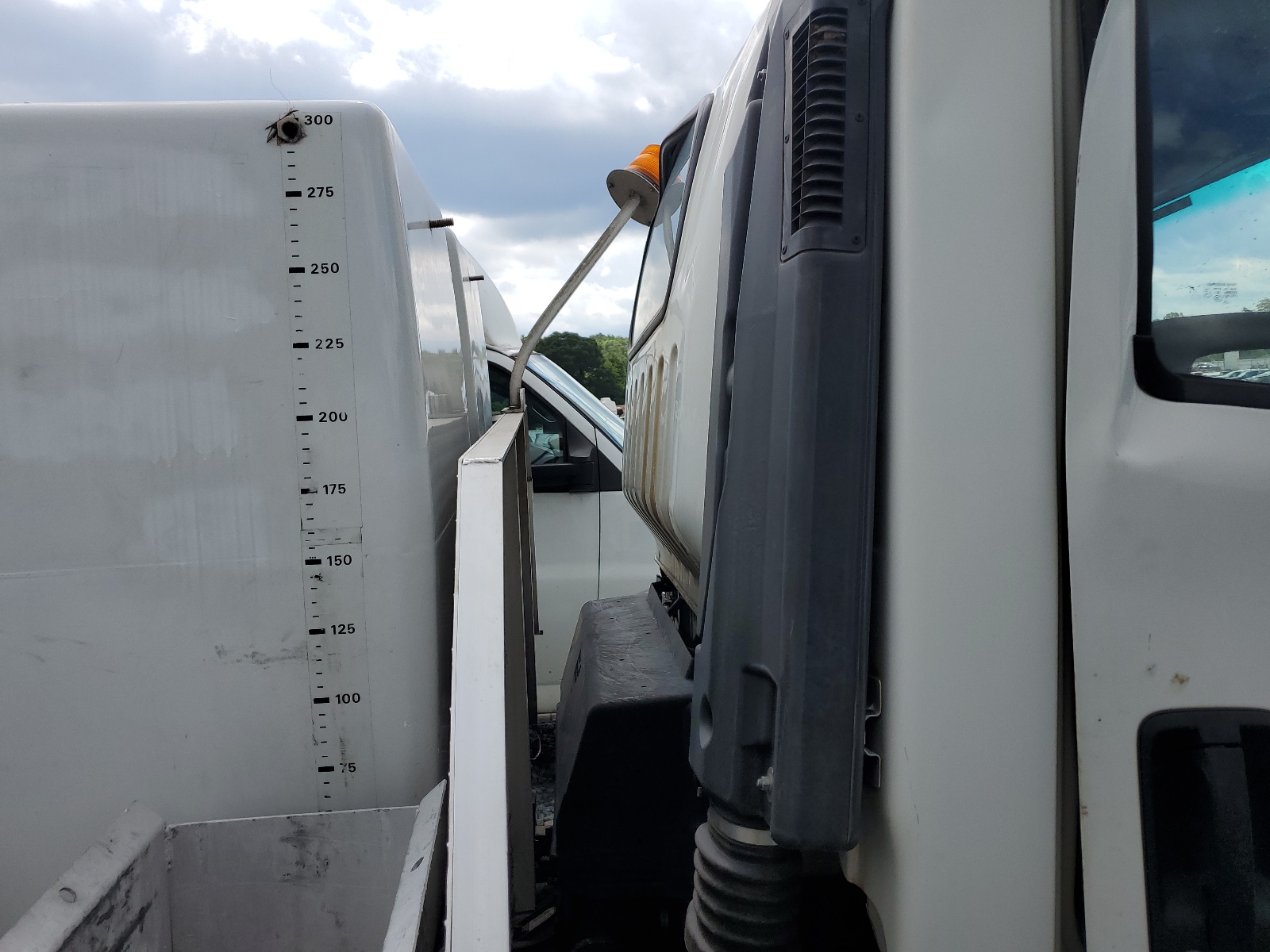 JALE5W163H7900101 2017 Isuzu Nqr