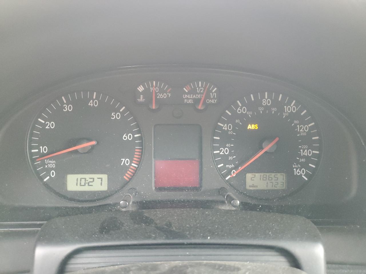 2000 Volkswagen Passat Glx 4Motion VIN: WVWUH23B1YE318484 Lot: 64094344