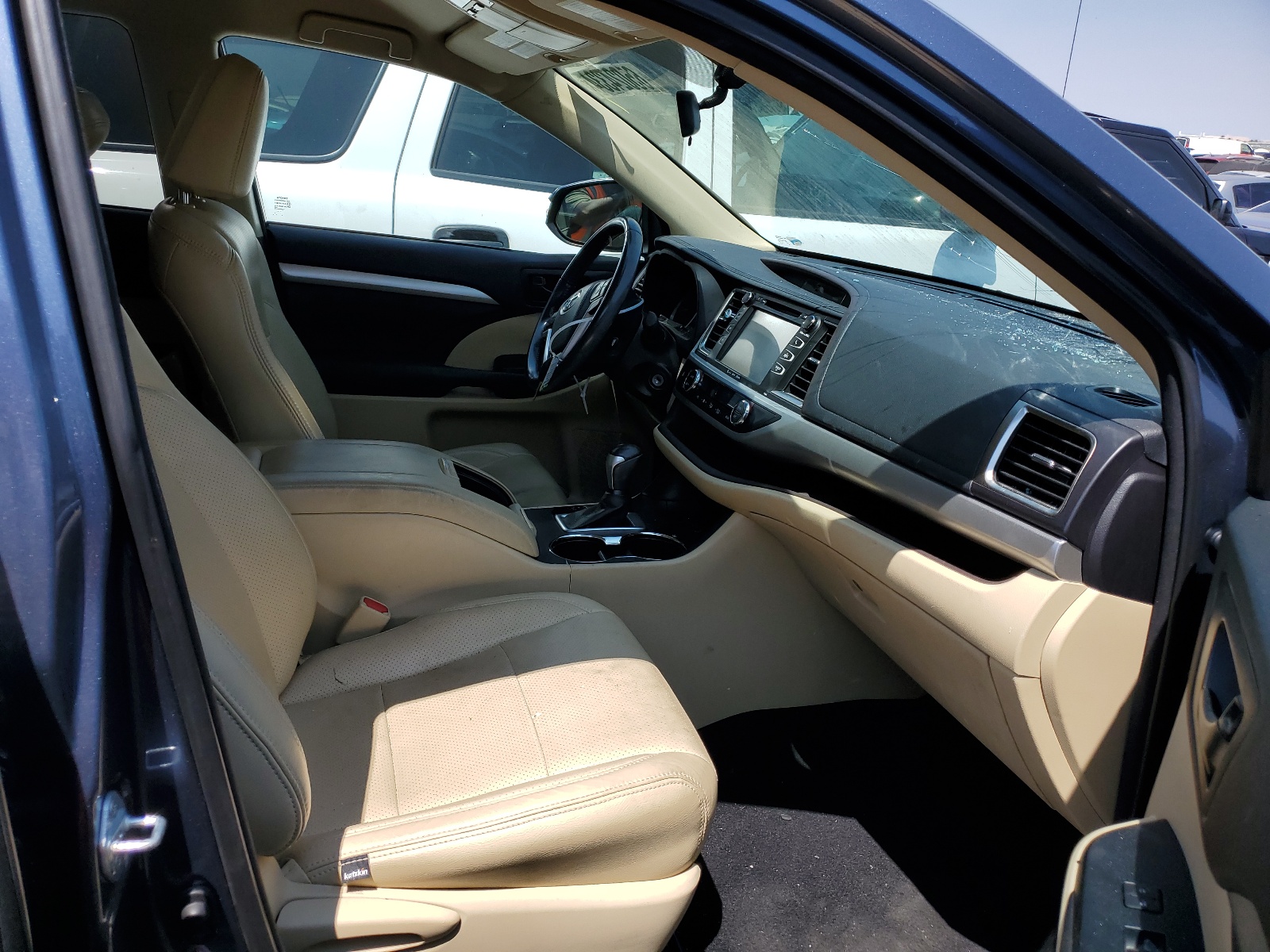 5TDBKRFH5GS354916 2016 Toyota Highlander Le