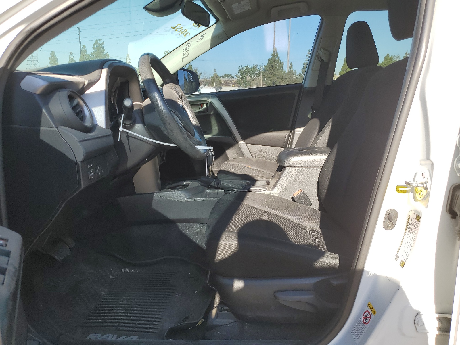 2T3ZFREV8HW402726 2017 Toyota Rav4 Le