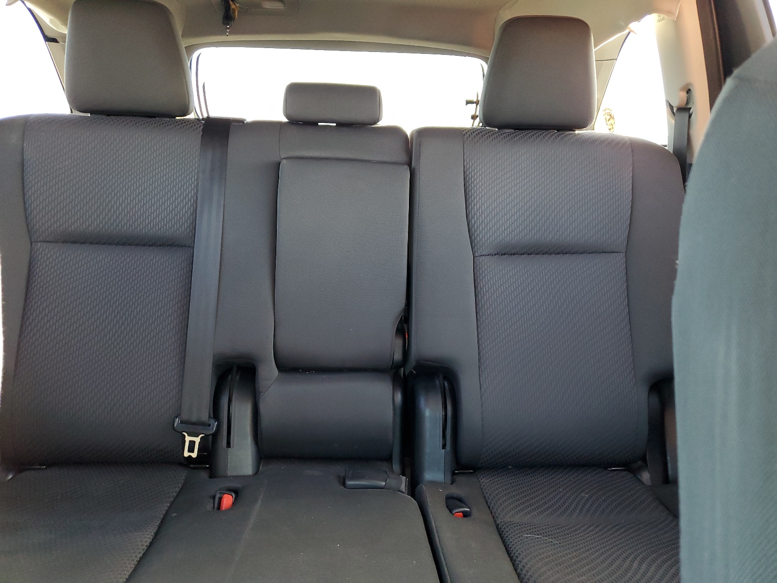 5TDZARFHXJS038856 2018 Toyota Highlander Le