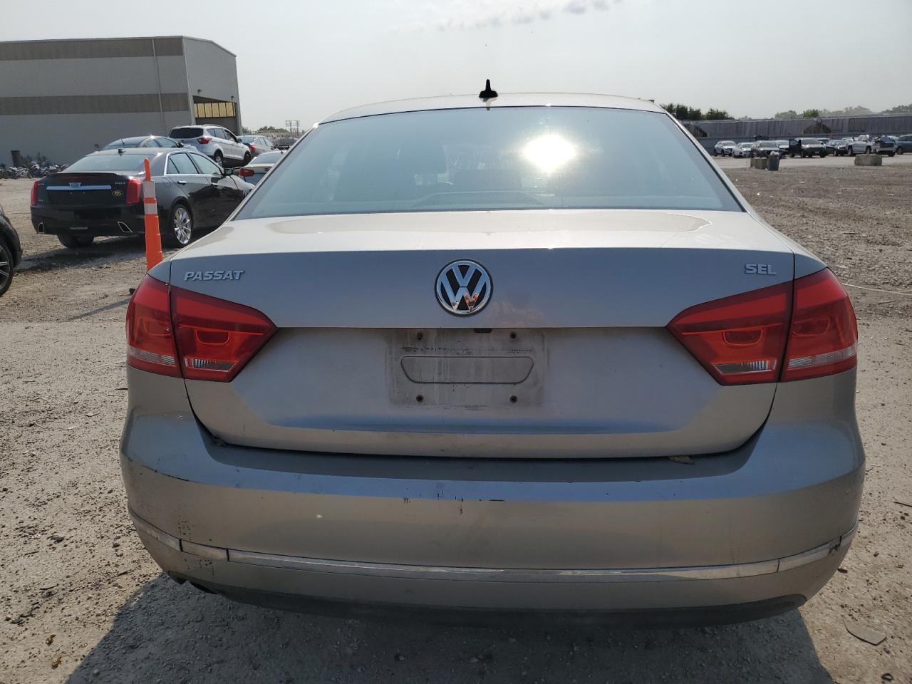 2013 Volkswagen Passat Sel VIN: 1VWCH7A3XDC040725 Lot: 64421484