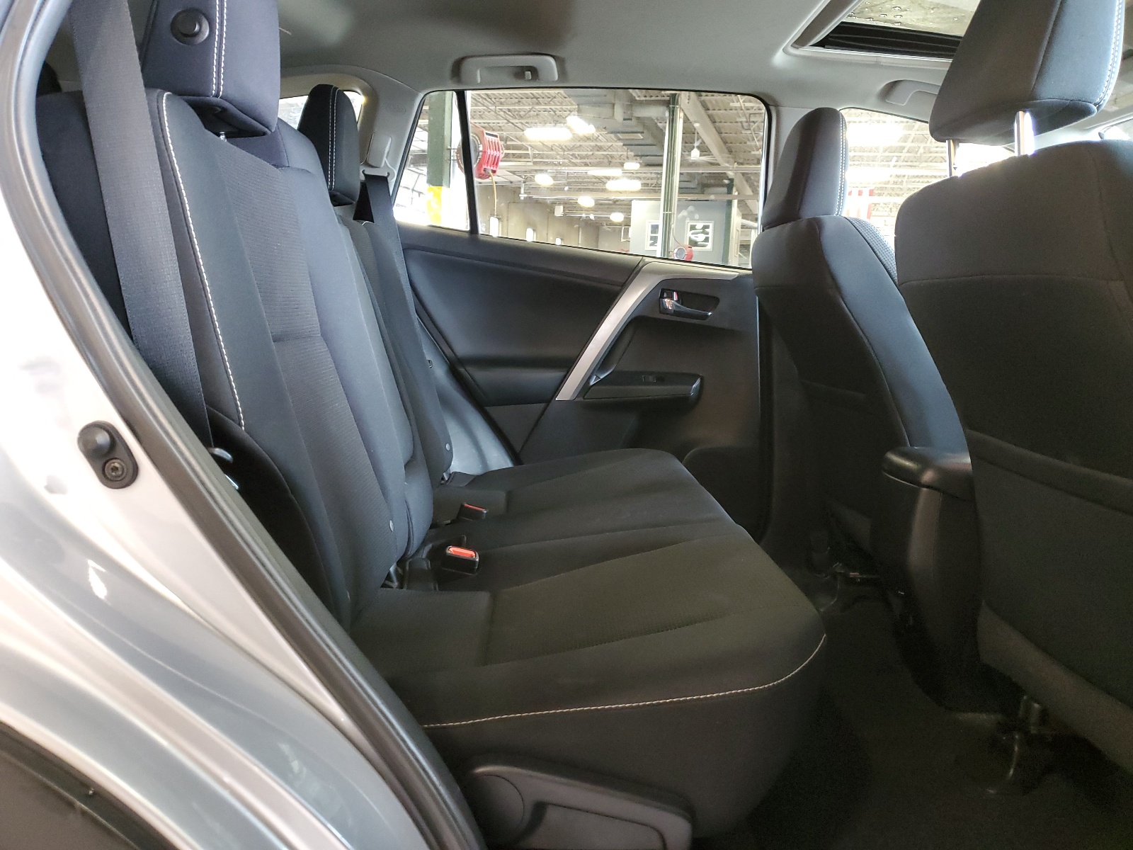 2T3RFREVXHW638648 2017 Toyota Rav4 Xle