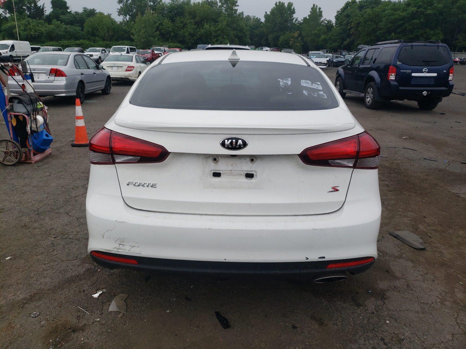 3KPFL4A7XJE198261 2018 Kia Forte Lx