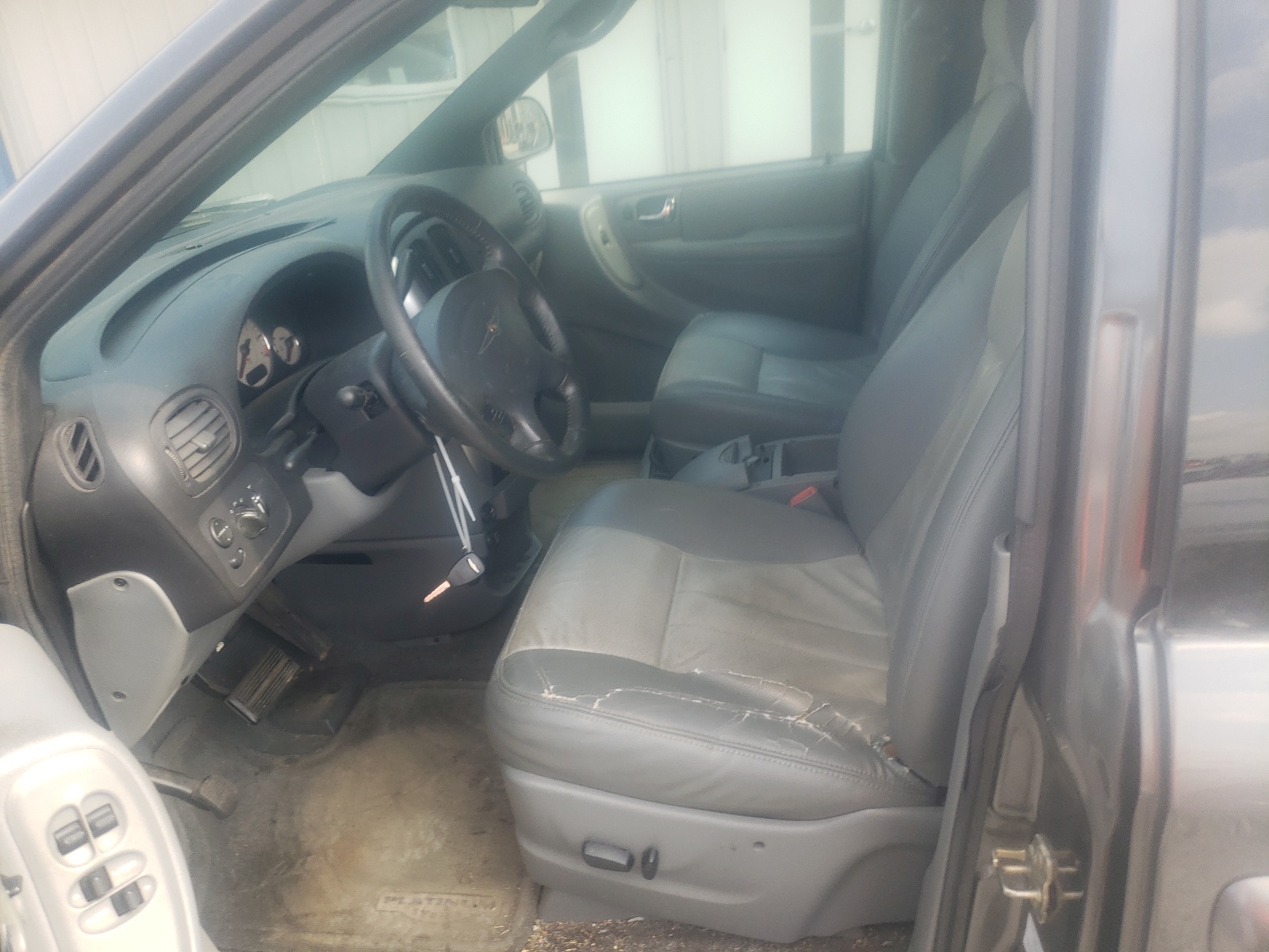 2C4GP54L44R560921 2004 Chrysler Town & Country Touring