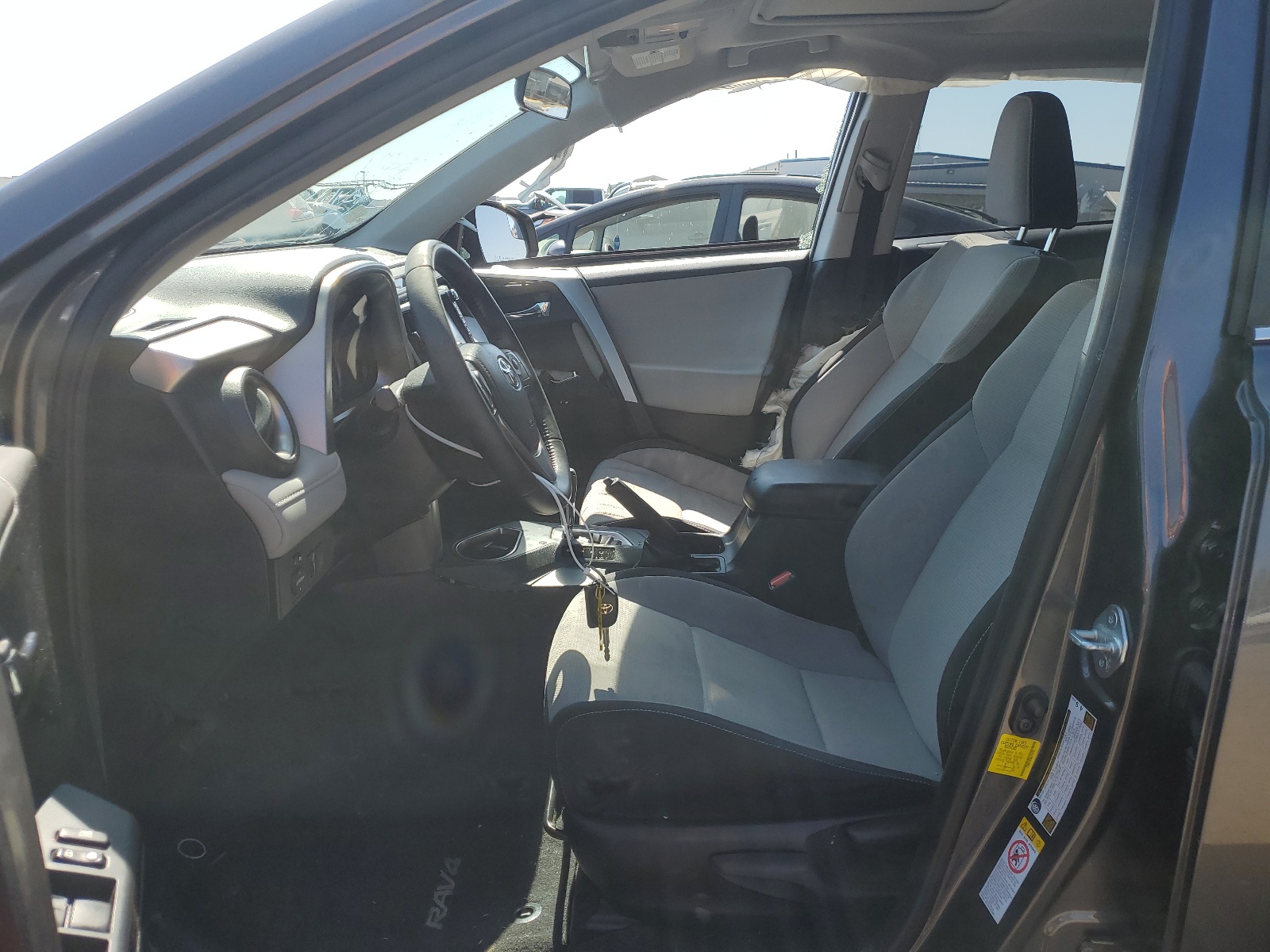 JTMWFREV0HJ115219 2017 Toyota Rav4 Xle