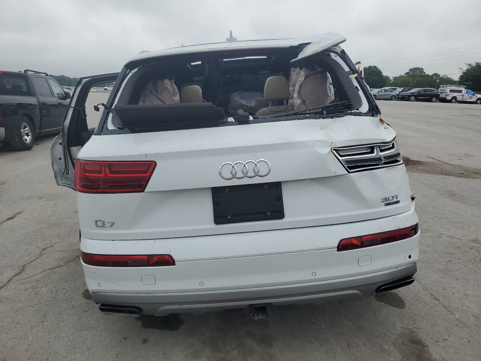 WA1VAAF74JD032077 2018 Audi Q7 Prestige