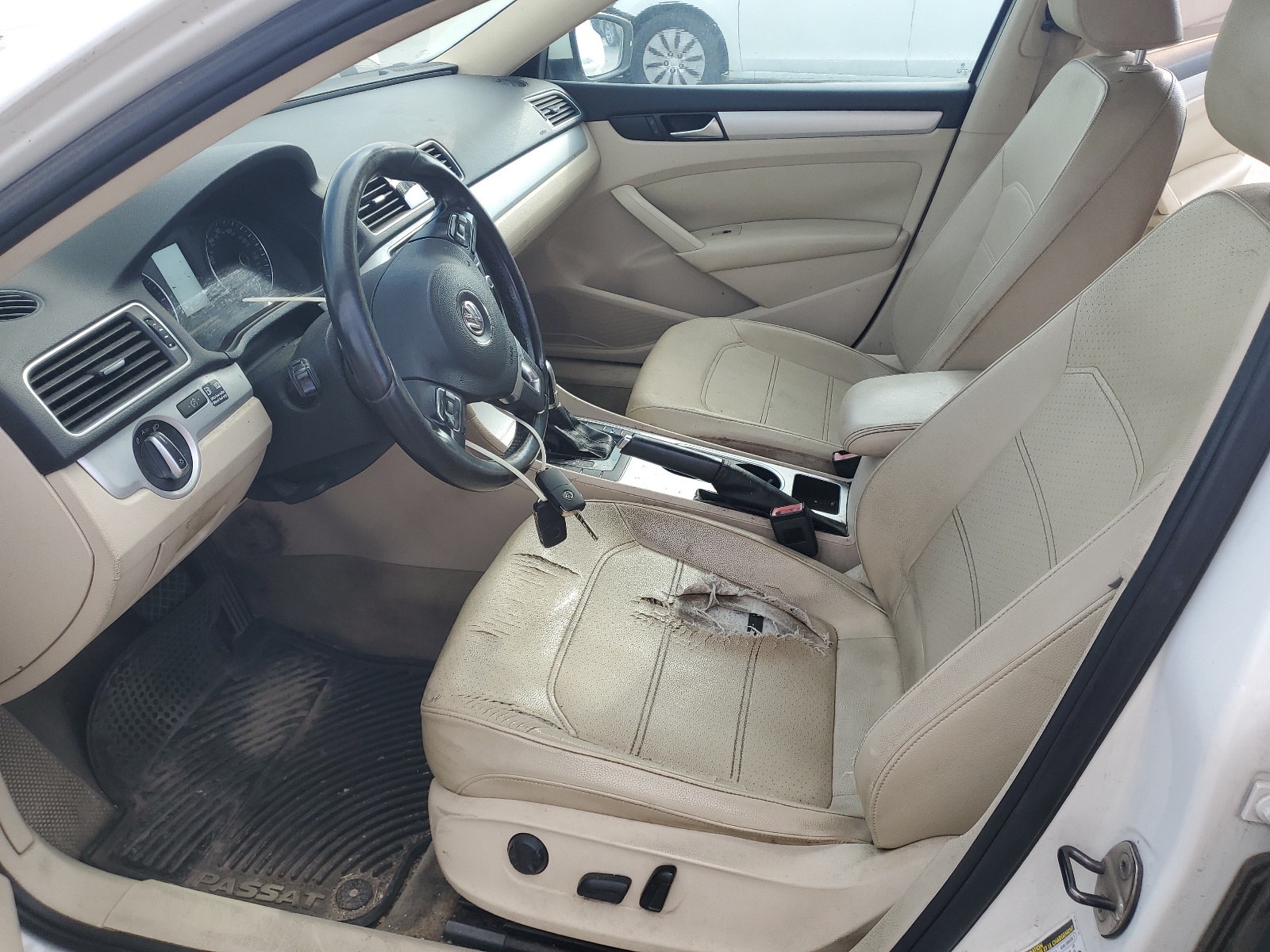 1VWBN7A38DC068964 2013 Volkswagen Passat Se