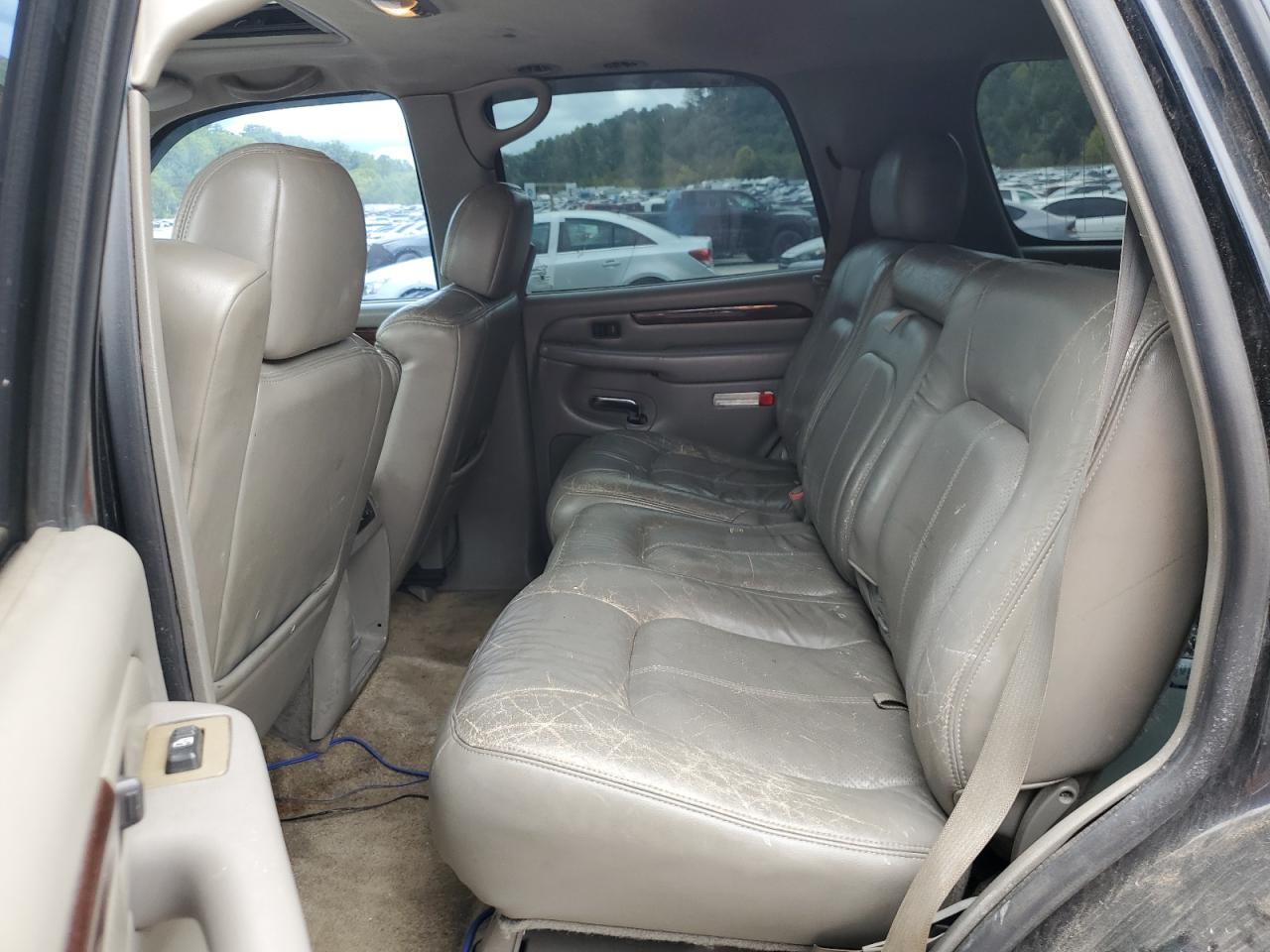 1GYEK63NX2R214559 2002 Cadillac Escalade Luxury