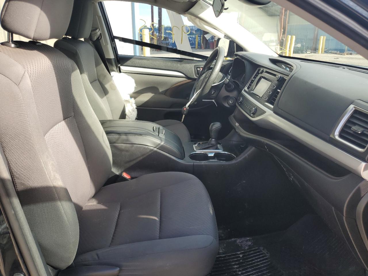 2018 Toyota Highlander Le VIN: 5TDZARFH3JS032851 Lot: 63322874