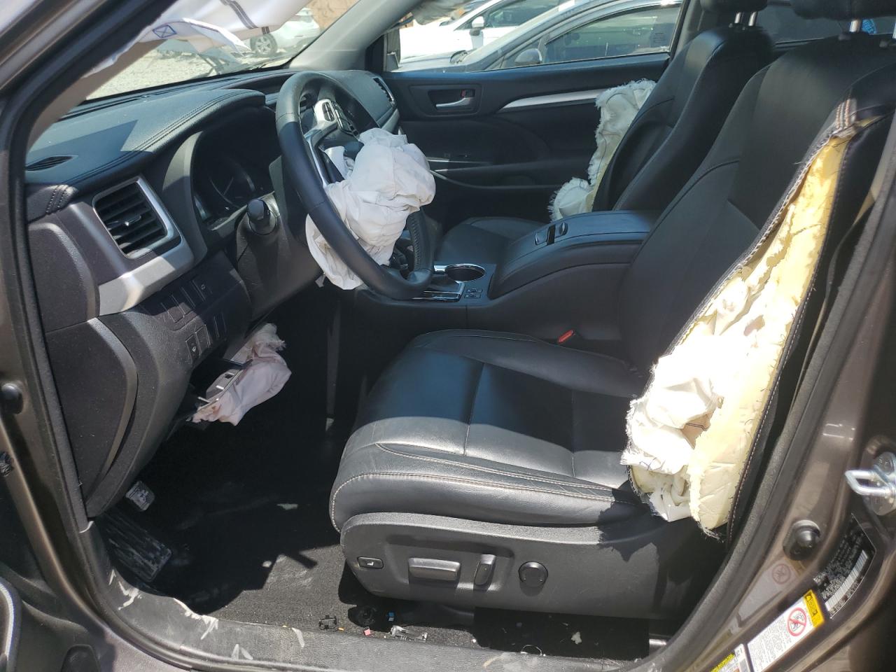 2016 Toyota Highlander Xle VIN: 5TDJKRFH6GS303517 Lot: 62040414