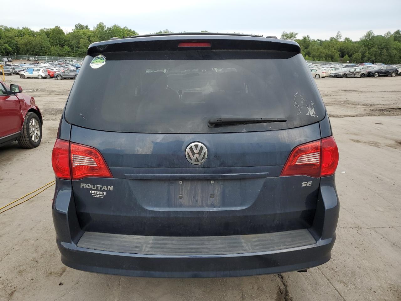 2009 Volkswagen Routan - Image 6