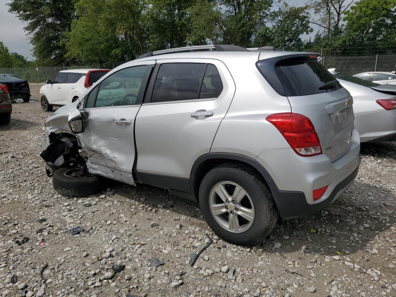 KL7CJLSB8KB758957 2019 CHEVROLET TRAX - Image 2