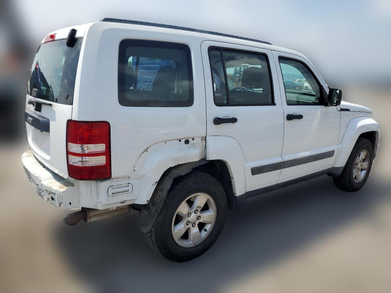 2012 Jeep Liberty (North America) - Image 3