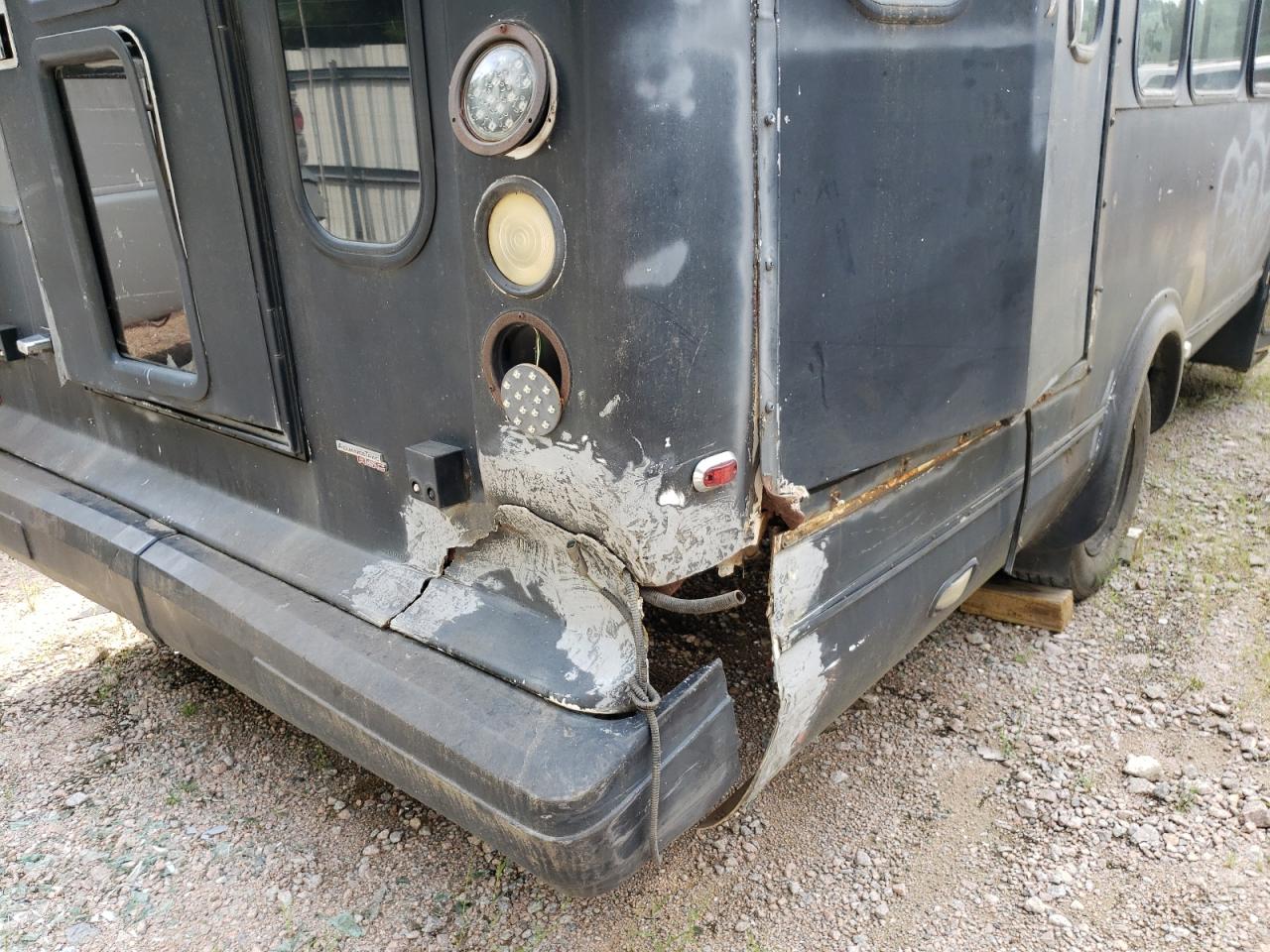 2002 Ford Econoline E450 Super Duty Cutaway Van VIN: 1FDXE45S92HA45178 Lot: 63986384