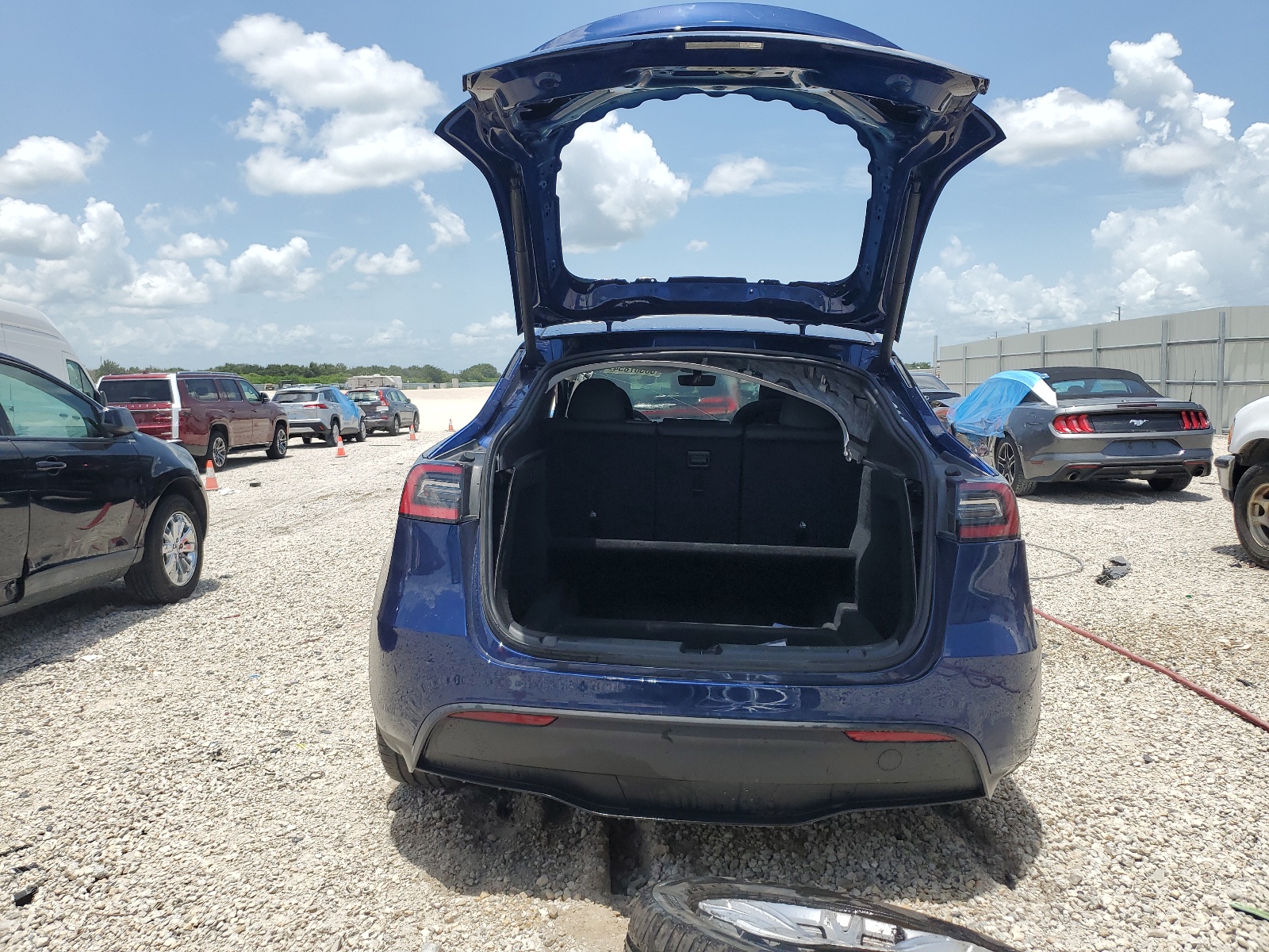 7SAYGDEE8RA268660 2024 Tesla Model Y