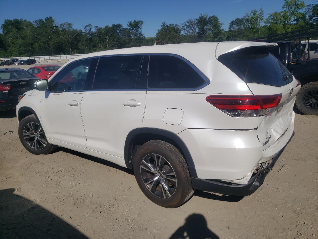2017 Toyota Highlander Le VIN: 5TDZARFH0HS028217 Lot: 62036824