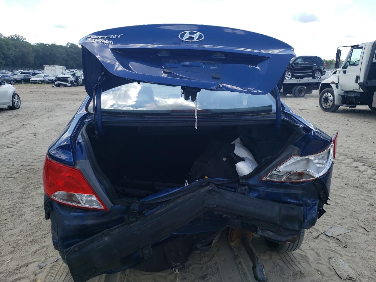 2015 Hyundai Accent Gls VIN: KMHCT4AE3FU891050 Lot: 60699864