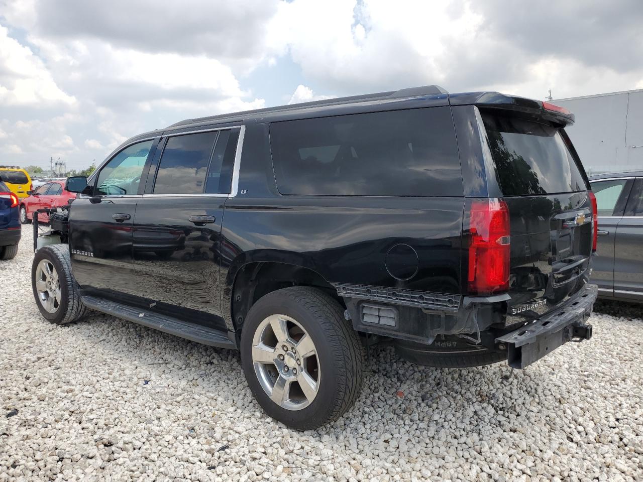 2017 Chevrolet Suburban C1500 Lt vin: 1GNSCHKCXHR128475