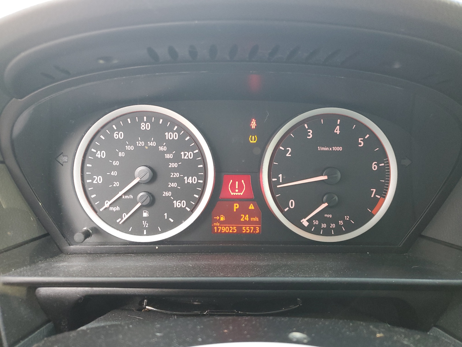 WBANF33576CB86883 2006 BMW 525 Xi