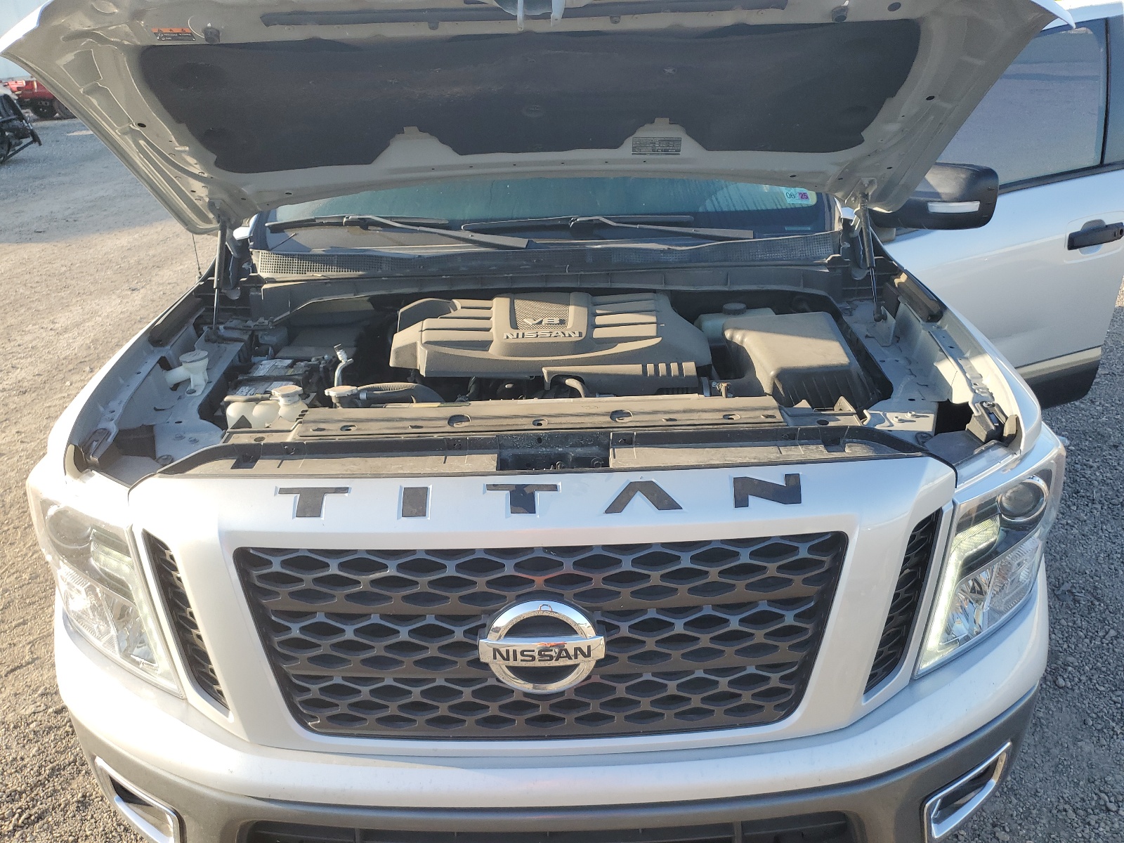 1N6AA1E53KN531885 2019 Nissan Titan Sv