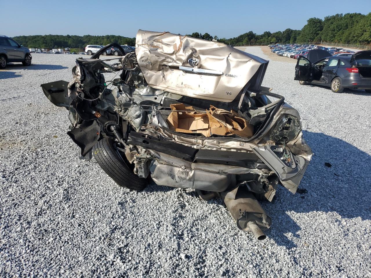 2005 Toyota Camry Le VIN: 4T1BF32K25U608881 Lot: 63408944