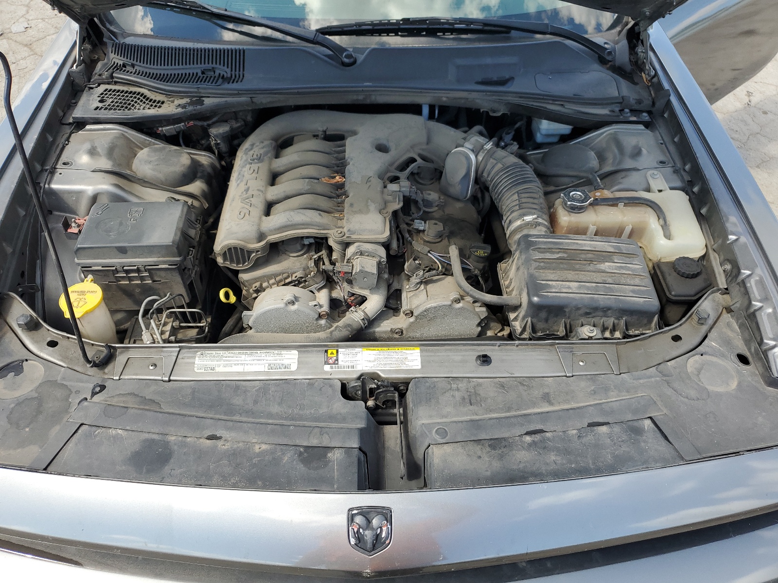 2B3CJ4DV8AH318664 2010 Dodge Challenger Se