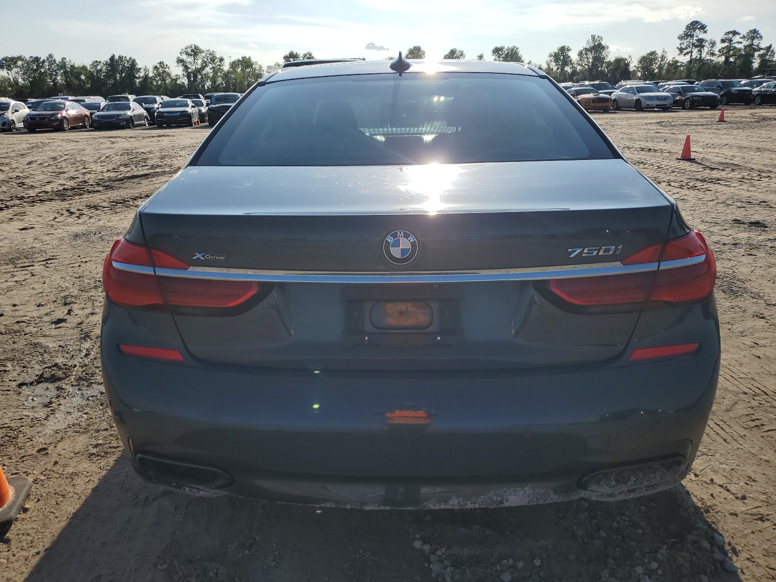 2018 BMW 750 Xi vin: WBA7F2C50JG423988