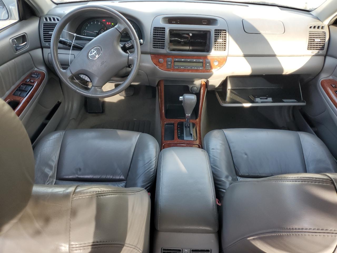 2004 Toyota Camry Le VIN: 4T1BF30K04U576661 Lot: 62947344