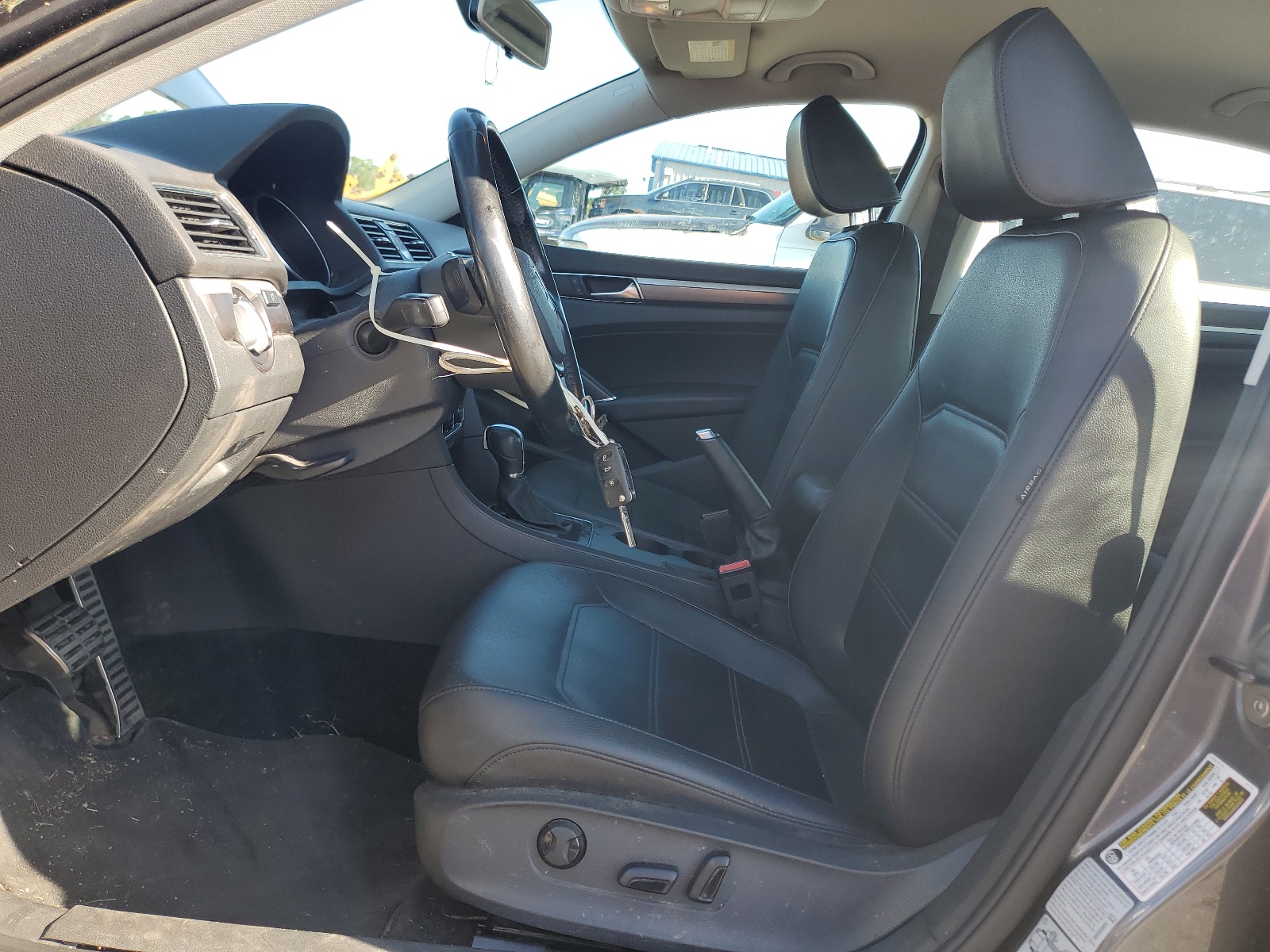 1VWDT7A39HC072221 2017 Volkswagen Passat R-Line