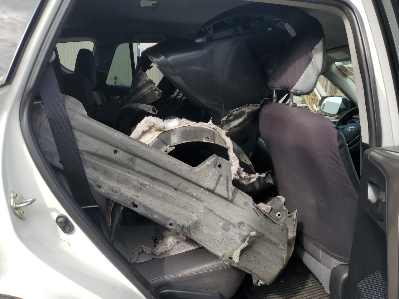 2015 Toyota RAV 4 - Image 11