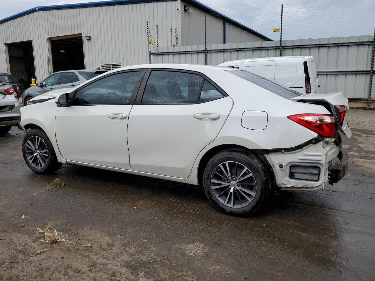 5YFBURHE7HP613316 2017 TOYOTA COROLLA - Image 2