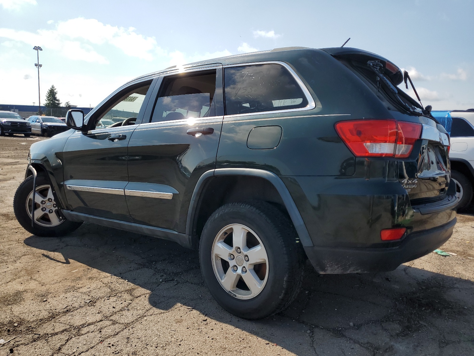 1J4RR4GG3BC582002 2011 Jeep Grand Cherokee Laredo